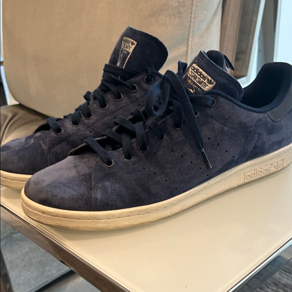 Adidas Dark Blue Suede Sneakers
Stan Smith
